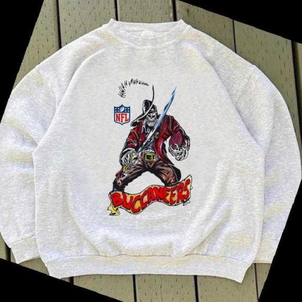 Vintage Tampa Bay Buccaneers Skeleton Graphic Crewneck Sweatshirt